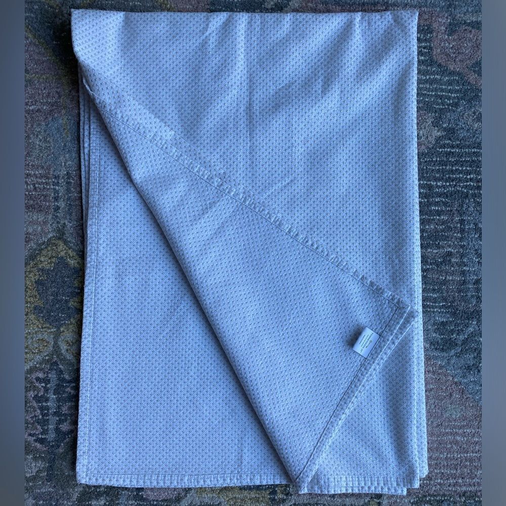 Threshold Table white and gold design Table Throw - Picture 6 of 6